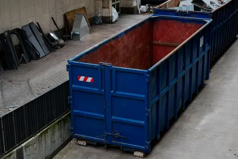 roll-off dumpster in Urbandale